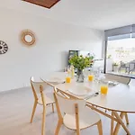Lovely 3bd 150m Ocean View Ac Wi-fi Balcony Apartment