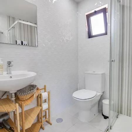 Lovely 3bd 150m Ocean View Ac Wi-fi Balcony *