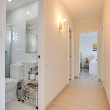 Lovely 3bd 150m Ocean View Ac Wi-fi Balcony *